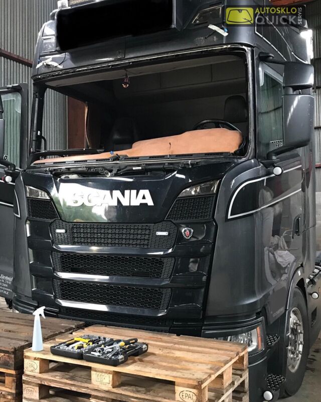 Tahač Scania #autoskloquickservis #vymenaskla #scania #scaniatrucks #autosklo #carglassrepair #carglassreplacement #opravaskla #autoskloservis